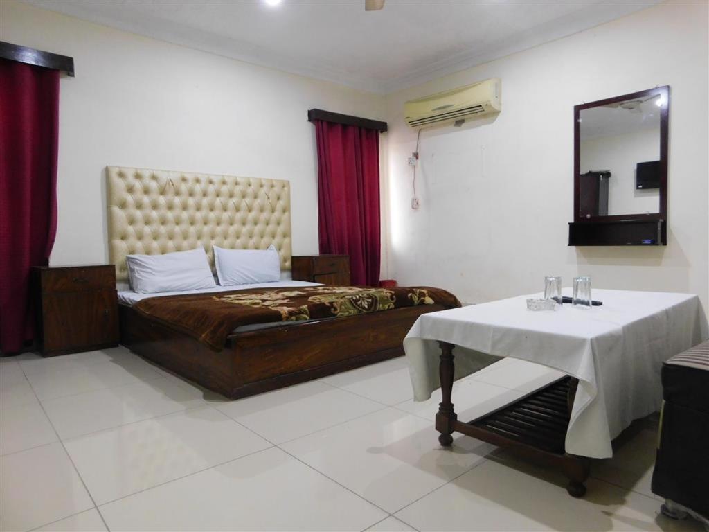 Hotel Humera Bahawalpur Extérieur photo